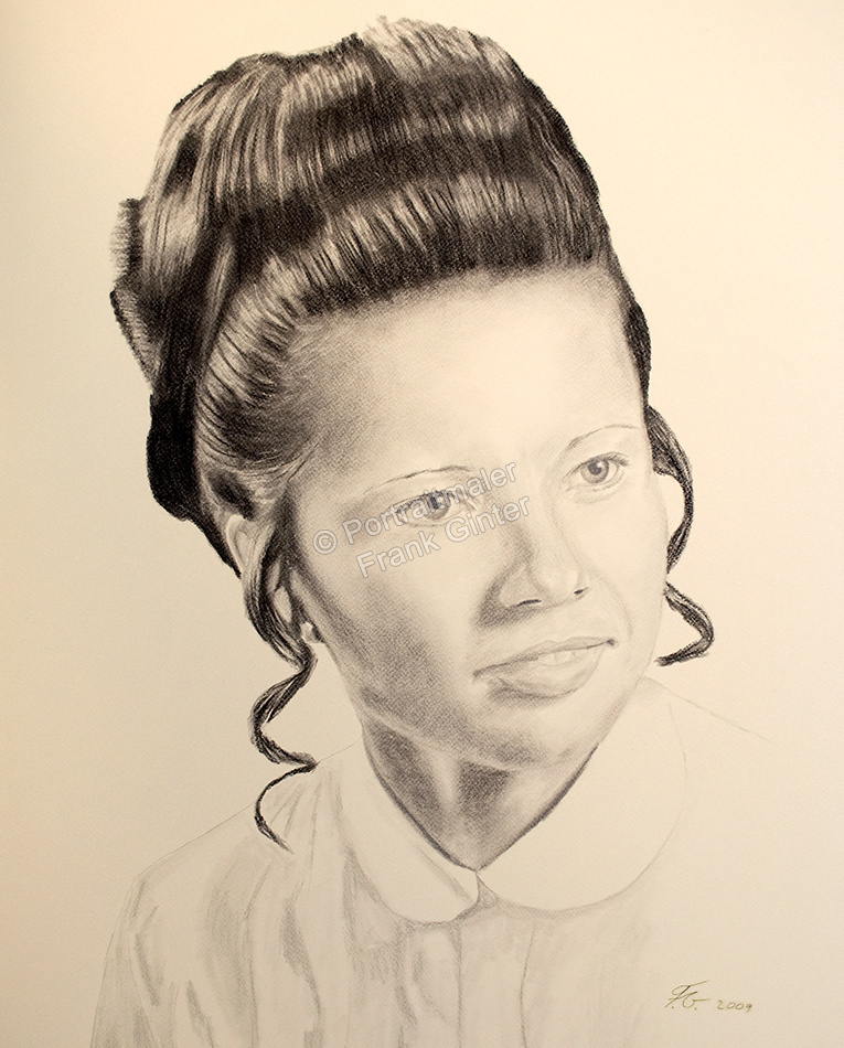 Kohlezeichnung einer Frau, Portraitzeichnung, Kohlezeichnungen Portrait, Portraitzeichner